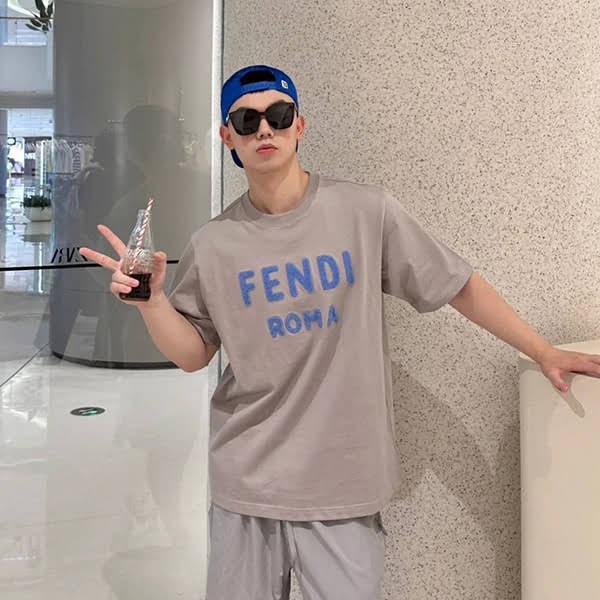 《大人気》フェンディ ロゴ エンブロイダリー クルーネックTシャツ コピー few76196